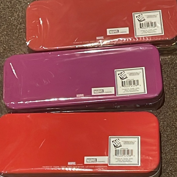 Choose one marvel storage container - Picture 2 of 2